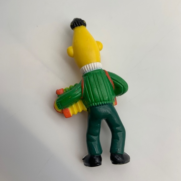 Vintage Sesame Street Bert Playing the Accordion Figurine Tara Toy 1982 - Picture 4 of 9